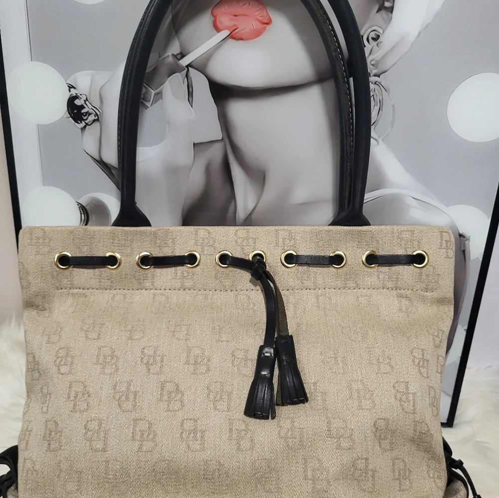 Dooney & Bourke Signature Satchel Tote Handbag Purse Can - Picture 2 of 5